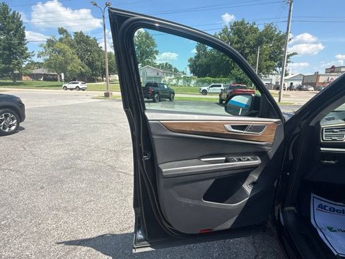 Used 2026 Volkswagen Atlas SE FWD image 18