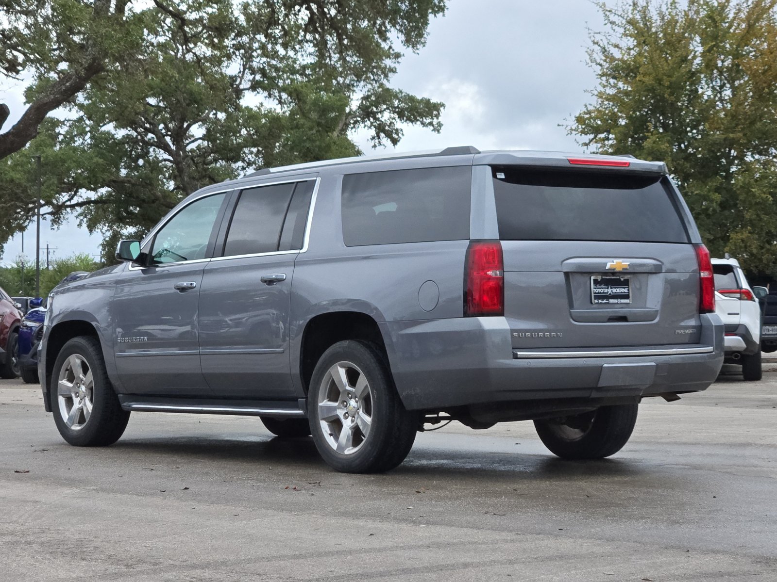 Used 2020 Chevrolet Suburban Premier RWD image 3