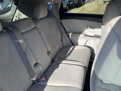 Used 2010 Toyota Venza FWD 4cyl 4dr Crossover image 11