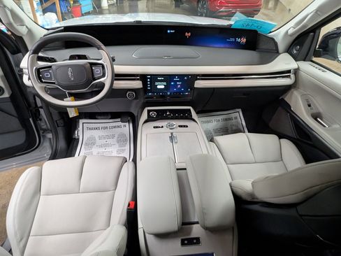 New 2025 Lincoln Navigator L Reserve image 11