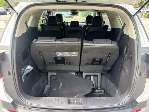 Used 2025 Kia Carnival FWD image 29