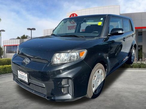 Used 2012 Scion xB FWD image 3