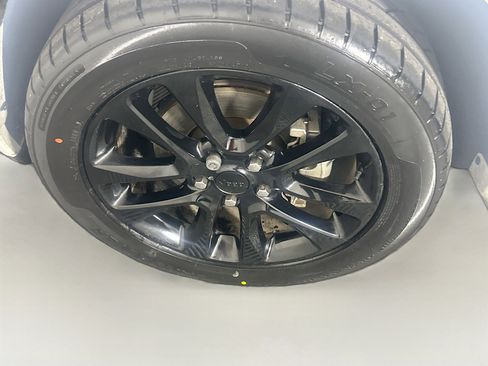 Used 2020 Jeep Grand Cherokee Altitude image 11