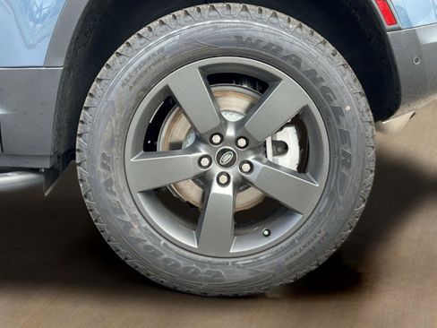 New 2025 Land Rover Defender 90 S image 14