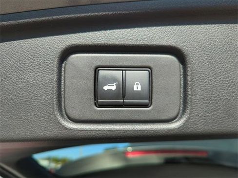 Certified 2023 Nissan Pathfinder SV w/ SV Premium Package image 17