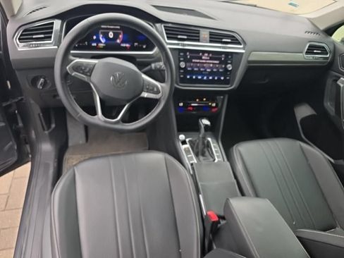 Used 2023 Volkswagen Tiguan SE FWD image 6