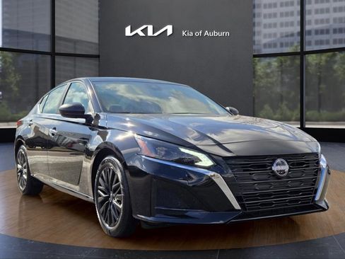 Used 2025 Nissan Altima 2.5 SV image 4