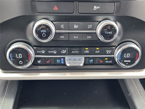 Used 2023 Ford Expedition XLT RWD image 17