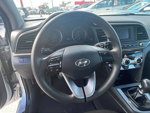 Used 2019 Hyundai Elantra SE w/ Cargo Package FWD image 7