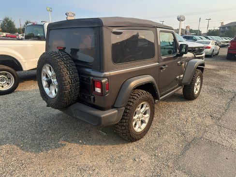Used 2021 Jeep Wrangler Sport AWD/4WD image 4