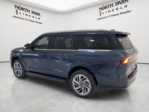New 2026 Lincoln Navigator Premiere AWD/4WD image 7