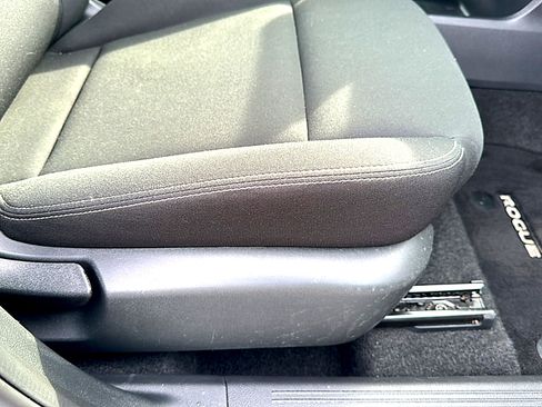 Used 2024 Nissan Rogue S image 25