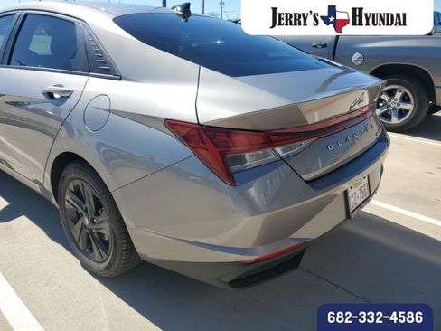Used 2023 Hyundai Elantra Blue image 11