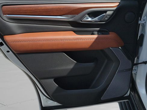 Used 2023 GMC Yukon Denali Ultimate image 32