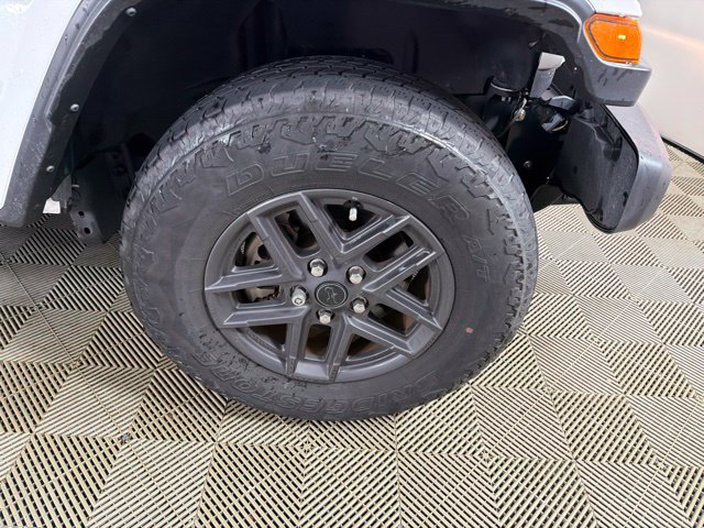 Used 2024 Jeep Gladiator Sport AWD/4WD image 18