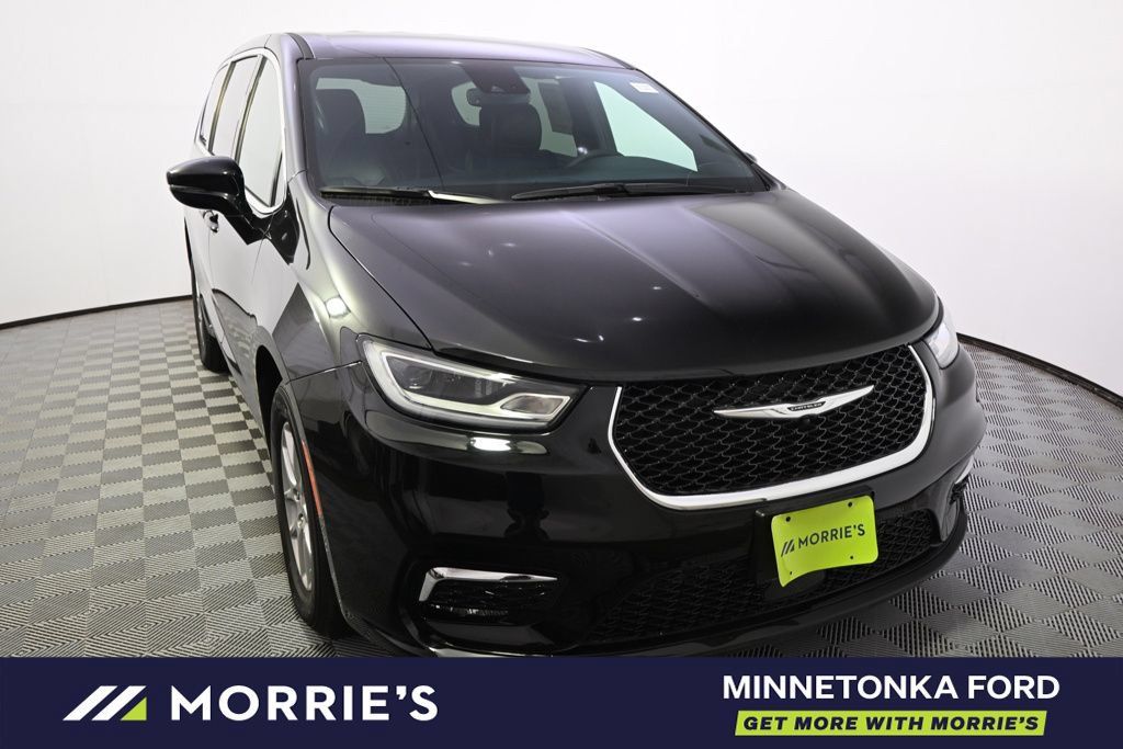 Used 2026 Chrysler Pacifica Select FWD image 10