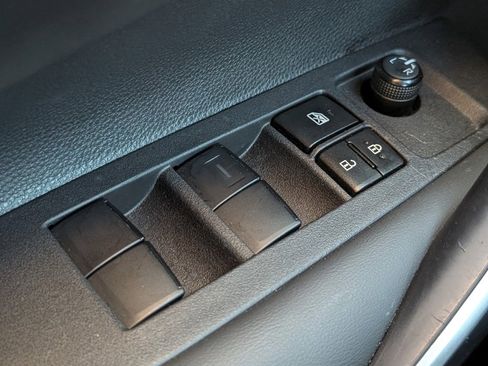 Used 2025 Toyota Corolla SE image 18