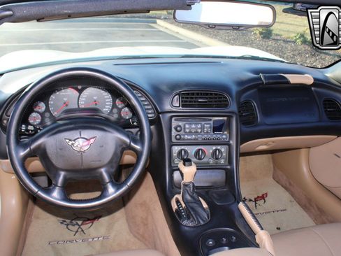 Used 1998 Chevrolet Corvette Convertible image 23