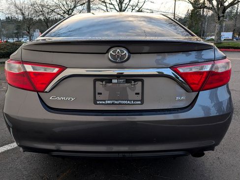 Used 2015 Toyota Camry SE image 5