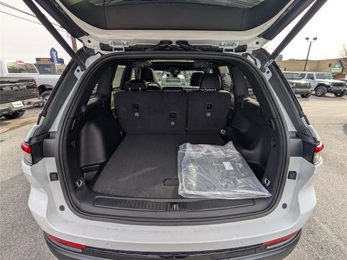 New 2025 Jeep Grand Cherokee Limited image 8