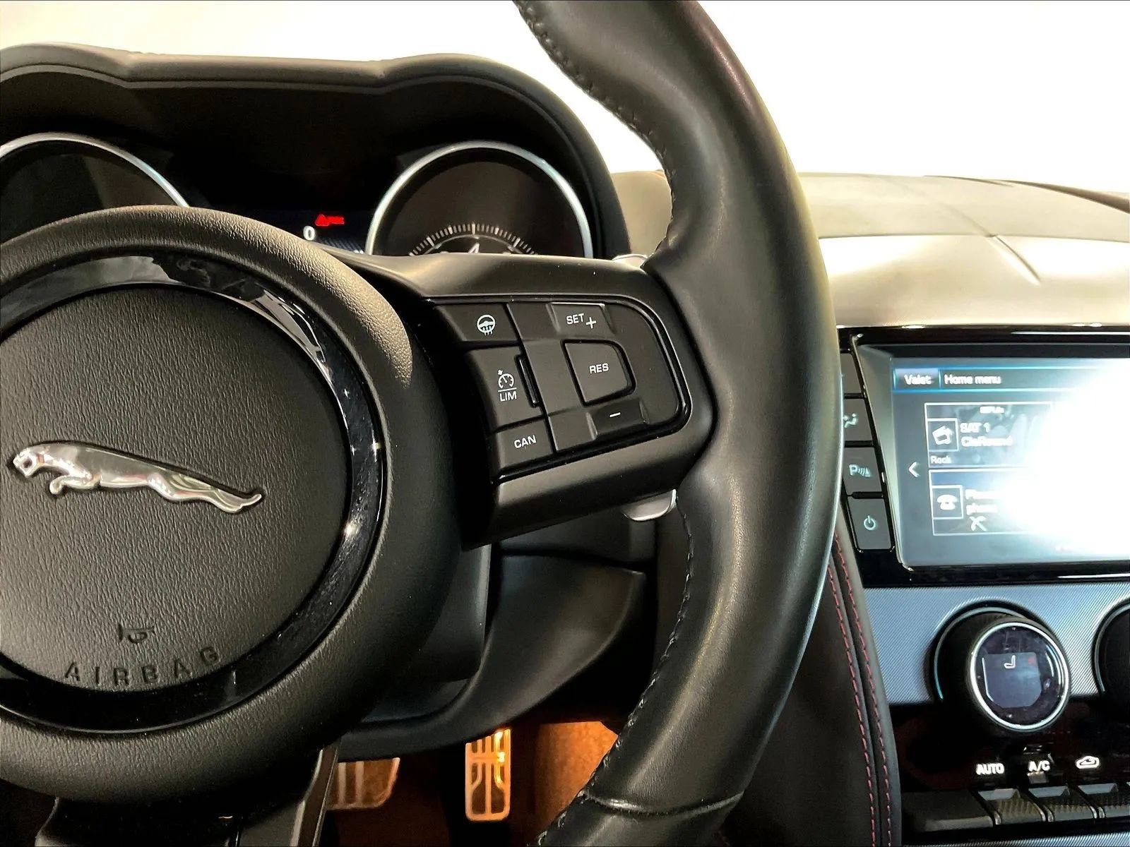 Used 2017 Jaguar F-TYPE R AWD/4WD image 19