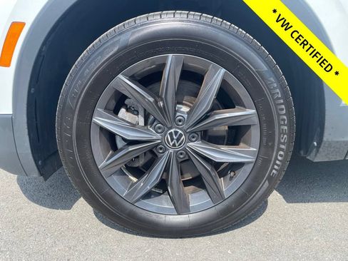 Used 2023 Volkswagen Tiguan SE w/ Panoramic Sunroof Package AWD/4WD image 11