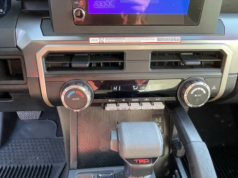 Certified 2025 Toyota Tacoma TRD Off-Road AWD/4WD image 23