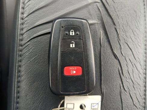 Used 2021 Toyota Prius Limited image 32