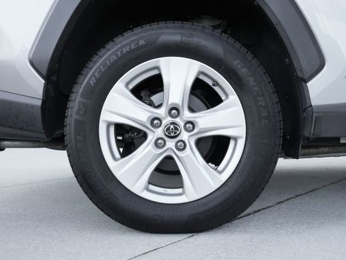 Used 2019 Toyota RAV4 XLE AWD/4WD image 12
