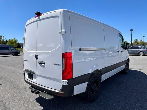 Used 2025 Mercedes-Benz Sprinter 2500 image 4