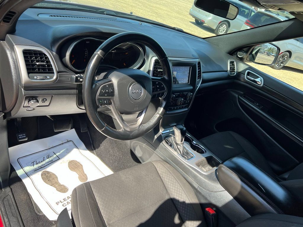 Used 2021 Jeep Grand Cherokee Laredo AWD/4WD image 19