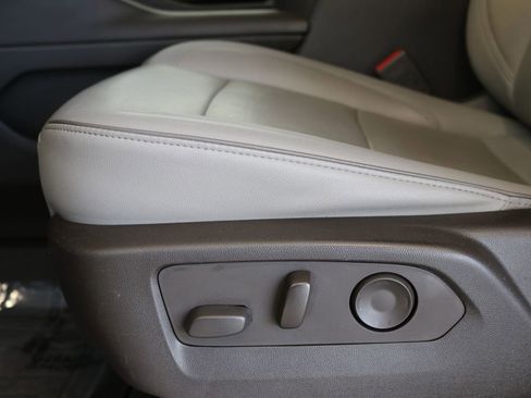 Used 2021 GMC Yukon XL SLT w/ SLT Premium Package image 16