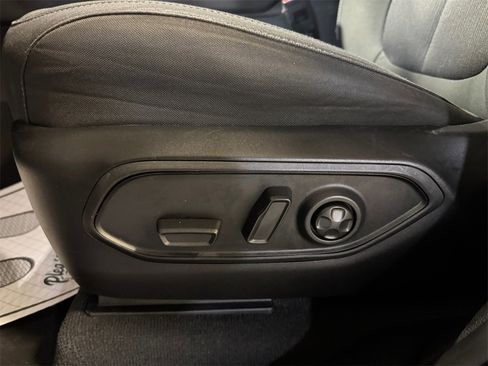 Used 2023 Jeep Grand Cherokee L Laredo image 13