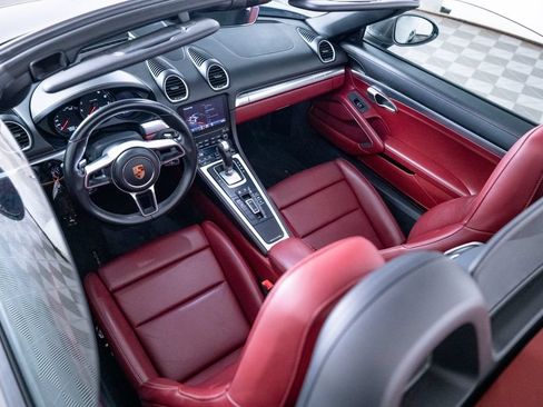 Used 2019 Porsche 718 Boxster RWD image 18