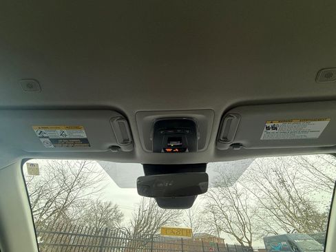 Used 2024 Toyota Corolla Cross XLE image 23