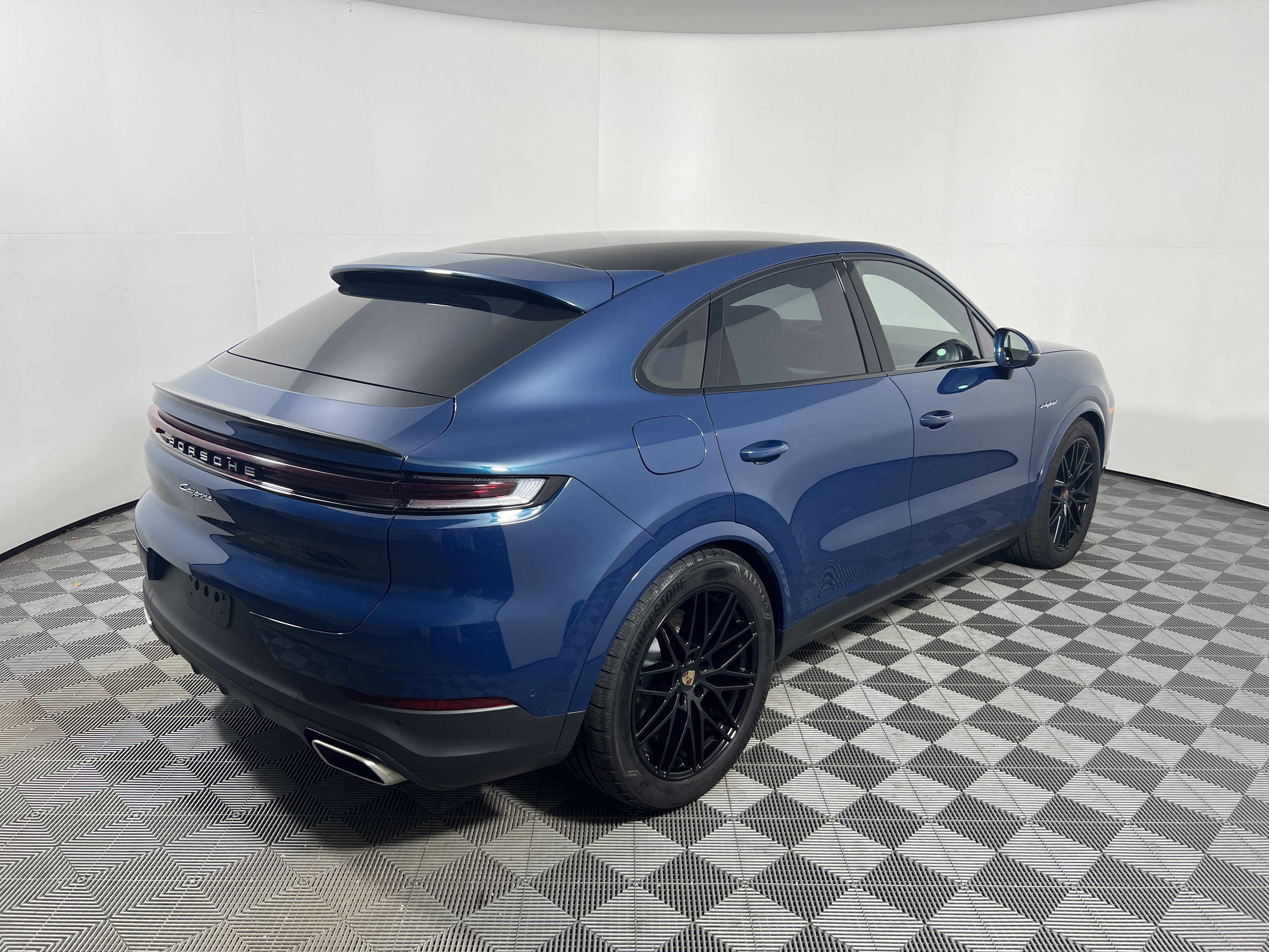 Used 2026 Porsche Cayenne E-Hybrid Coupe AWD/4WD image 7