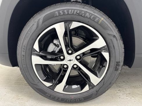 New 2026 Chevrolet Trax RS w/ Sunroof Package FWD image 35
