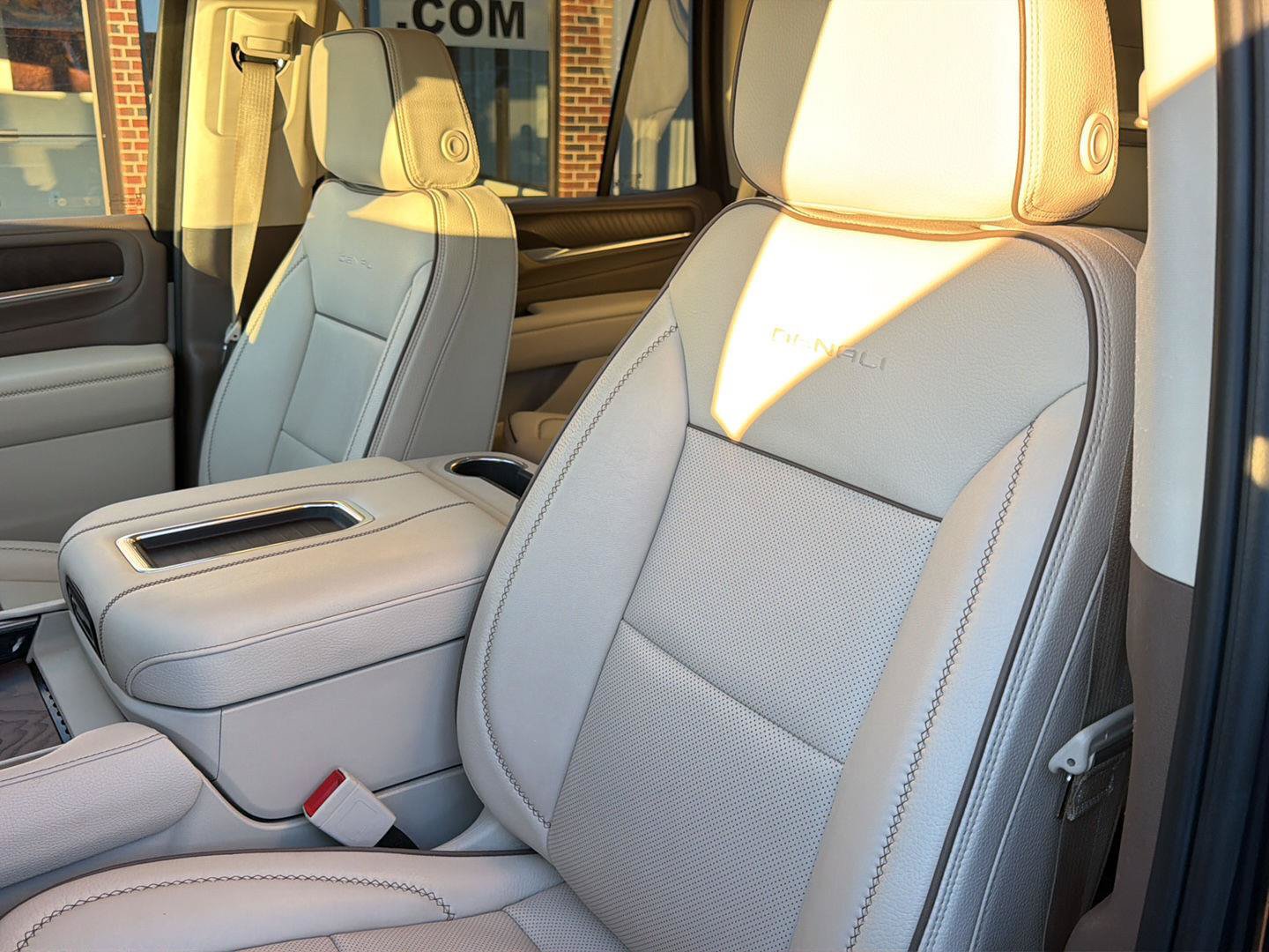 Used 2023 GMC Yukon Denali AWD/4WD image 7