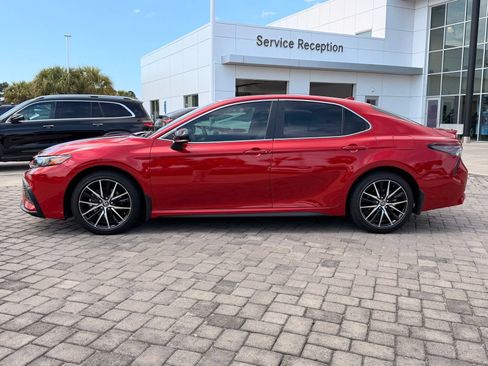 Used 2024 Toyota Camry SE FWD image 11