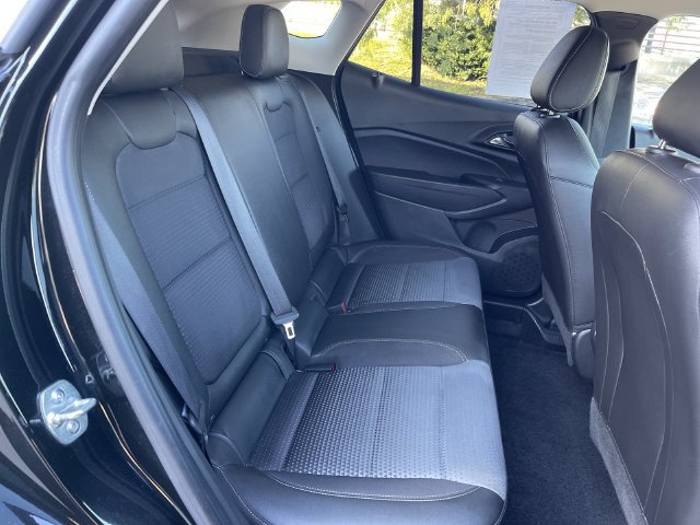 Used 2025 Chevrolet Trax LT FWD image 15