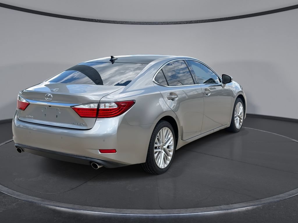 Used 2015 Lexus ES 350 w/ Ultra Luxury Package FWD image 11