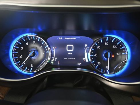 Used 2017 Chrysler Pacifica Limited FWD image 27
