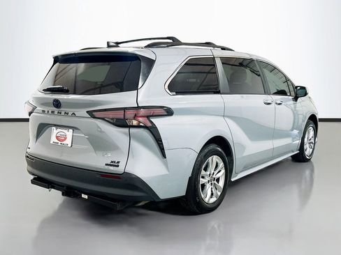 Used 2023 Toyota Sienna XLE Woodland Edition AWD/4WD image 4