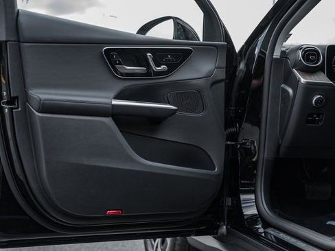 New 2025 Mercedes-Benz GLC 350e 4MATIC image 33