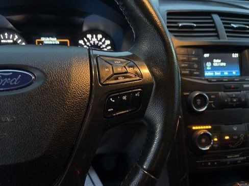 Used 2018 Ford Explorer XLT image 18