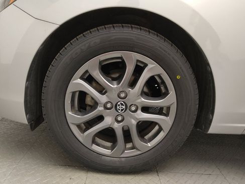 Used 2020 Toyota Yaris LE FWD image 31