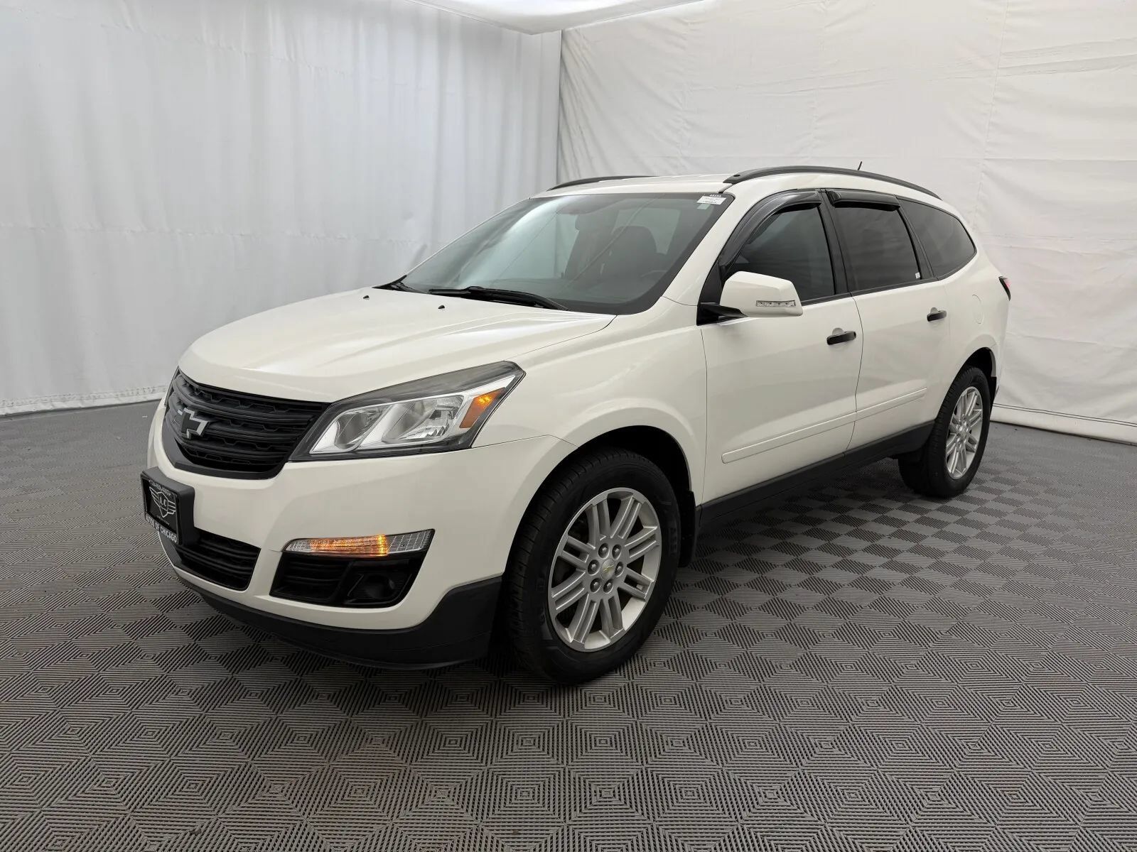 Used 2015 Chevrolet Traverse LT w/ Style and Technology Package FWD image 2