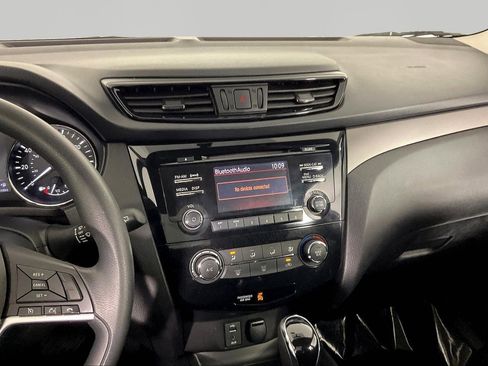 Used 2018 Nissan Rogue Sport S FWD image 9