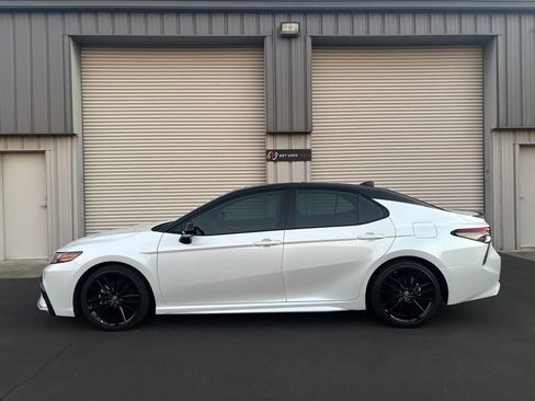 Used 2022 Toyota Camry XSE image 3