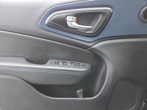 Used 2015 Chrysler 200 S w/ Comfort Group image 29